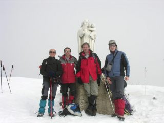 foto di gruppo in vetta al Monte Alfeo (5-2-2006)
