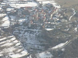 il villaggio di Bertone visto dal Monte Busasca (5-2-2006)