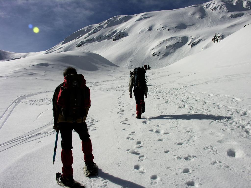 salendo nella parte iniziale del Vallone Nord, verso l'Alpe di Succiso (26-3-2006)
