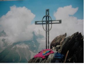 Dal Dirruhorn nelle nuvole si intravvede il Weisshorn