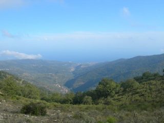 A sx, sotto la nuvola, il Colle Dico 