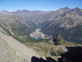 Dal colle, vista del Lago di Ceresole semi-vuoto