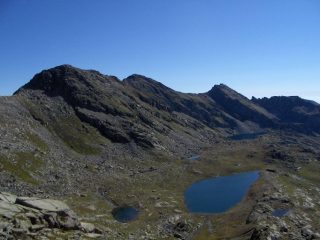 Dal Colle della Terra, panorama sui laghi, Monte Bellagarda e Monte Unghiasse