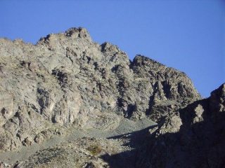 granero versante luisas, cresta est contro il cielo