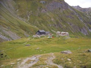 il rifugio M.Bezzi dai piani di Vaudet