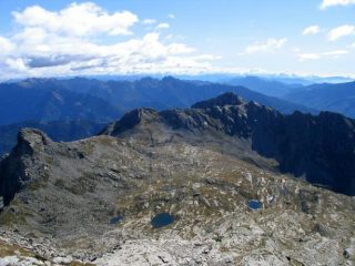 Pizzo del Rovale e laghetti di Variola dalla cima