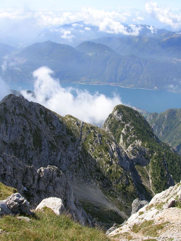 Dalla cima, la partenza dietro la nuvoletta