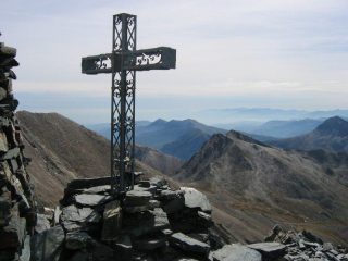 La vetta con vista verso la valle di Bellino e val Maira