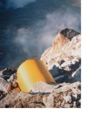 Il bivacco Redaelli in vetta al Badile