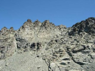 Il Granero visto da sotto il Colletto Luisiras