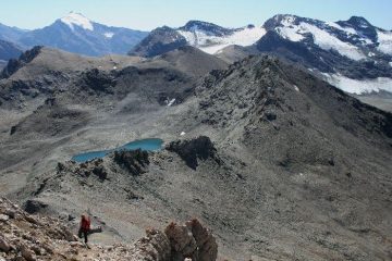 Scendendo dal Pelaou Blanc (3137). Sulla sinistra in basso la Pointe del la Met (3040)