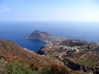 penisola di Capo Graziano scendendo dal fossa delle felci