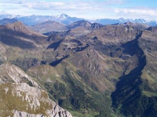 dalla vetta verso la valle dei laghi gemelli