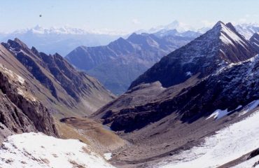 Il Vallone di Charmonts, con il Lago di Plate ed il Col d’Orgeres 