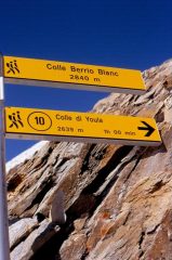 Segnaletica al Colle del Berrio Blanc