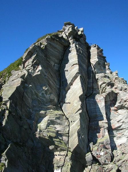 la via percorre il diedro di destra