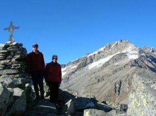 in punta, sfondo Levanna Orientale