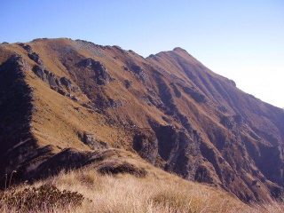la vaccarezza vista dal croass e la lunga cresta che le unisce