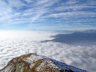 La croce di vetta dalla vetta IGM