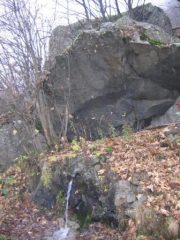 Valle Gesso. Fontana di tetti Loup, tra Valdieri e le Terme. Ottima acqua leggerissima, priva di calcare, durezza 2,5 °F nitrati 2,8 mgl