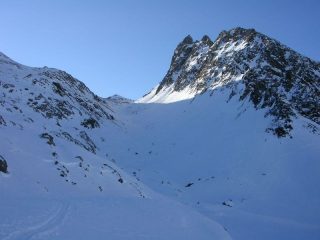 il vallone superiore e in fondo la cima