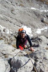 Mauro in veloce progressione circa a metà via, dopo la seconda sosta