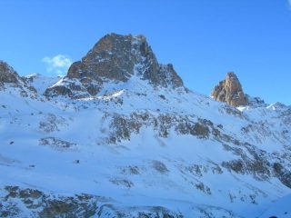 La vetta con a dx l'Aiguille Pierre André
