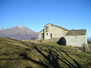 l'alpe monsuffietto sullo sfondo la quinseina
