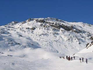 L'ArpVieille: sulla sinistra l'itinerario di salita.