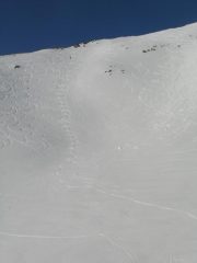 Il ripido pendio sotto la vetta.