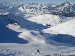 quasi in vetta e ihn secondo piano la traccia fresca fresca....