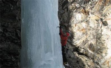 chrtur starting the last candel