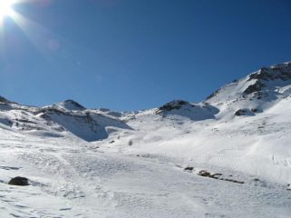Gli ampi pendii prima del colle
