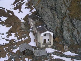 il santo sotto la roccia
