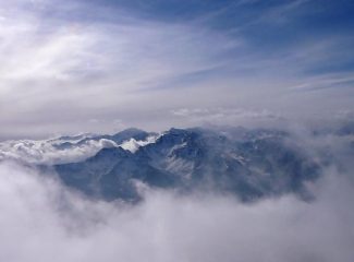 squarcio tra le nubi