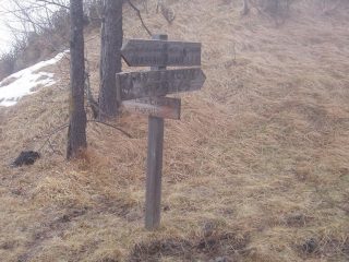 le indicazioni lungo il Sentiero Frassati per le Lunelle