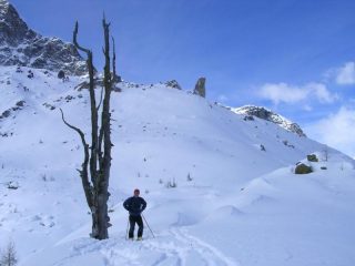QUOTA 2335 MT. E SULLO SFONDO L'INCONFONDIBILE TORRIONE CALCAREO