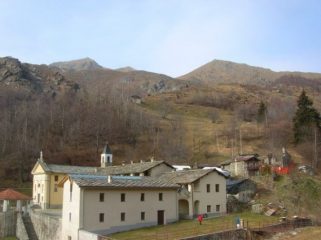 La Punta del Vallone (sulla destra) dal Santuario di Prascondù
