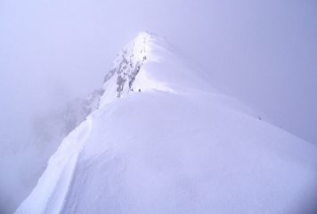 La vetta immersa nella nebbia
