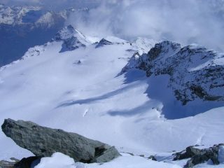 Dalla cima guardando il ghiacciaio e il P.zo Canciano