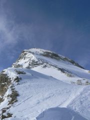 il pendio finale e la cima visti dal colle