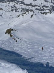 il ripido pendio finale visto dalla cima