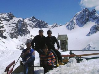 Rifufio Marinelli - sullo fondo la Bocchetta di Caspoggio