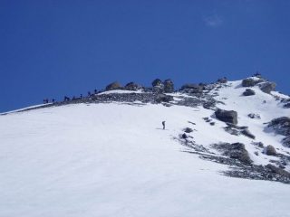 Vista della Vetta affollata