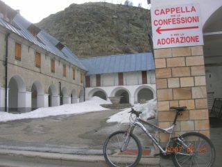 Sagrato con neve