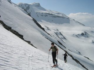 In salita poco sotto il colle, vista verso la testa del Furggen