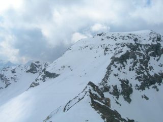 Primi nuvoloni sulla vetta del Mont Roux