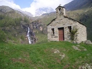 chiesetta del borgo vecchio e cascata del roc