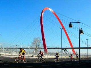 L'arco del Lingotto che sostiene la passerella olimpica