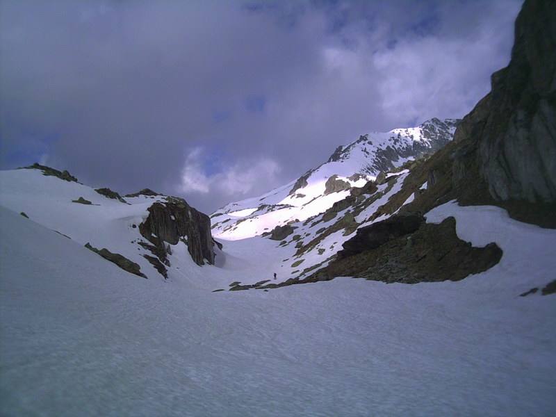 il vallone e sullo sfondo la cresta